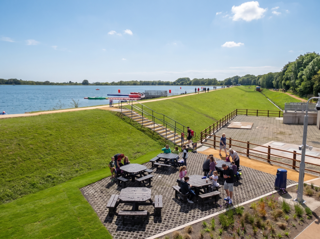 Picnic tables and sailing boats at Lisvane and Llanishen Reservoirs