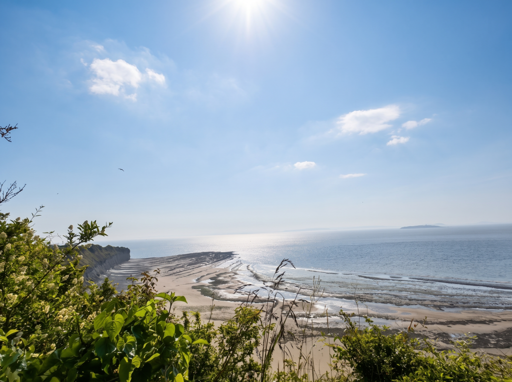 View along the coast from Penarth cliff path towards Lavernock